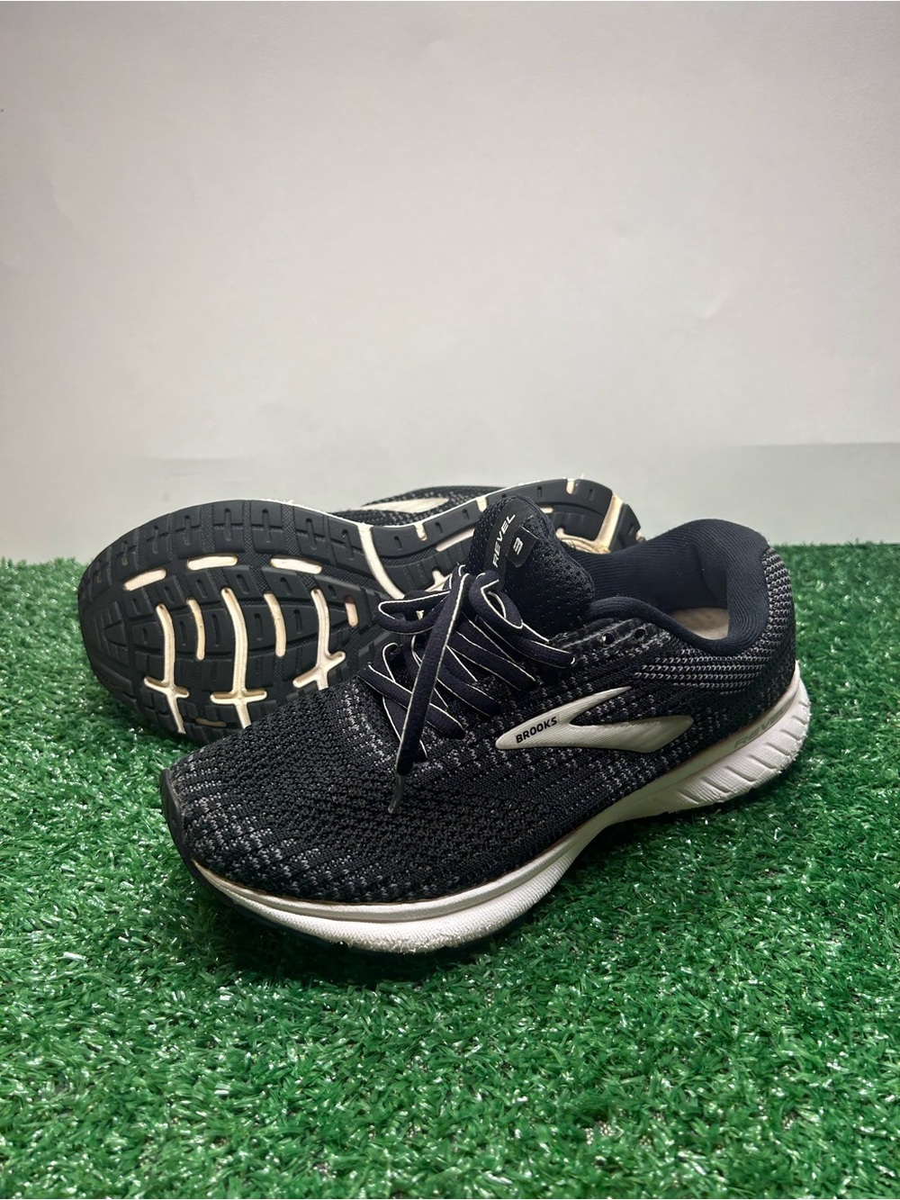 Brooks  Revel 3 Black and White Running Shoes - Lightweight Knit